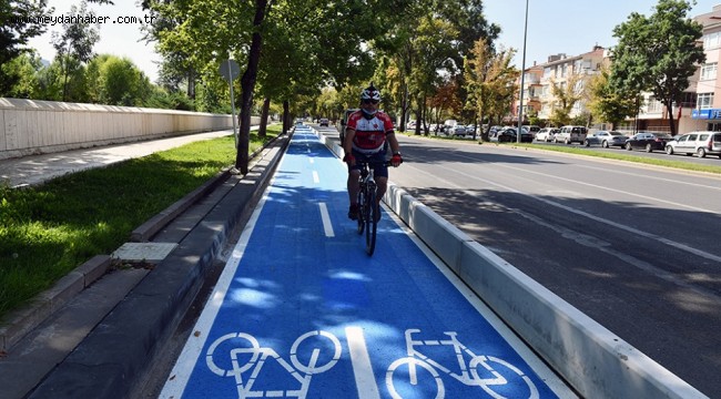 BİR VAAT DAHA HAYATA GEÇİRİLİYOR: ANKARA İLK BİSİKLET YOLUNA KAVUŞTU