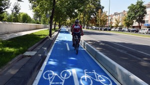 BİR VAAT DAHA HAYATA GEÇİRİLİYOR: ANKARA İLK BİSİKLET YOLUNA KAVUŞTU