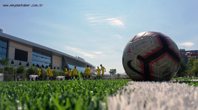 BÜYÜKŞEHİR'DEN ANKARAGÜCÜ'NE ANAHTAR TESLİM MODERN SAHA