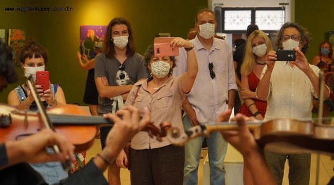 CANLI ROMAN MÜZİĞİ EŞLİĞİNDE 9/8LİK SERGİ