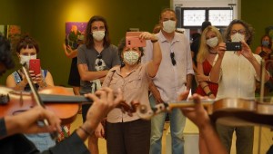 CANLI ROMAN MÜZİĞİ EŞLİĞİNDE 9/8LİK SERGİ