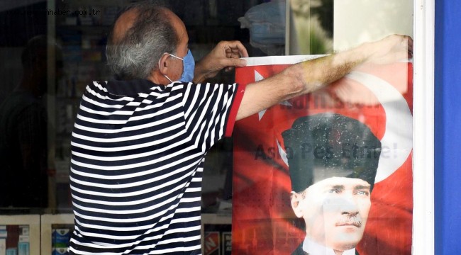 Esnafa 10 bin Türk bayrağı dağıtıldı