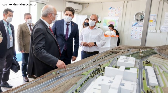 İzmir Valisi Yavuz Selim Köşger Bayraklı Entegre Şehir Hastanesi Kampüsü Inşaatını Inceledi.