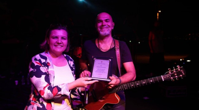 İzmit'te 30 Ağustos Zafer Bayramı coşkusu Yüksek Sadakat konseriyle yaşandı