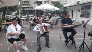 Karşıyaka'da Herkese şarkı türkü söyleteceğiz