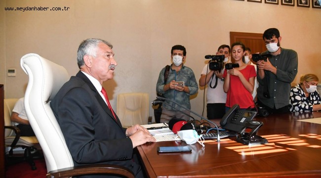 "Adana'nın yararına işleri engellemeye çalışıyorlar."