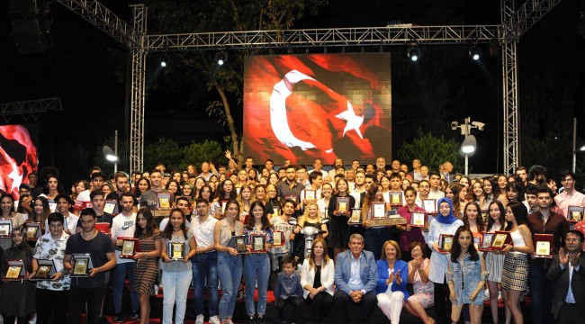 Balçova'da Uzaktan Eğitime Destek: Her Üniversiteliye bilgisayar        