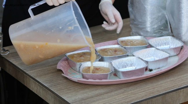 BAŞKAN ATAY ESNAFLA AŞURE DAĞITTI