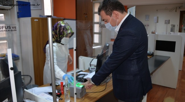 Başkan Koştu ehliyetini kimlik kartına tanıttı