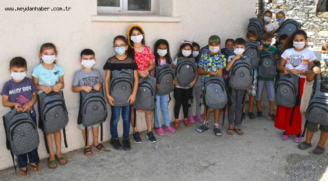 Başkan Selvitopu'dan çocuklara okul armağanı