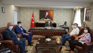 BAŞKAN YARDIMCILARI KAYMAKAM ARSLAN'I ZİYARET ETTİ.