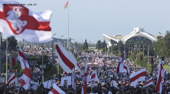 Belarus'ta protestolar Cumhurbaşkanlığı Sarayı önünde sürdü