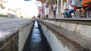 BURHANİYE'DE MAZGAL VE KANALLAR TEMİZLENİYOR