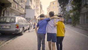 DÜNYA BARIŞ GÜNÜNDE KÜÇÜKÇEKMECE BELEDİYESİ'NDEN 10 DİLDE "BARIŞ ŞİİRİ" 