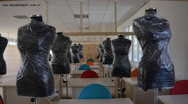 EÜ Moda ve Tasarım Yüksekokulu, en çok tercih edilen "Moda Tasarımı" lisans programı oldu