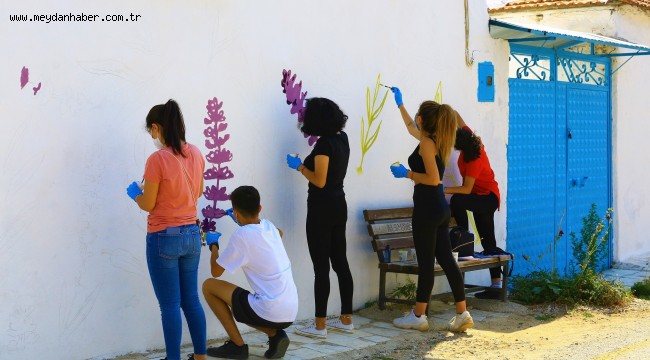 Evlerin Duvarları Lavanta Figürleri İle Renkleniyor 