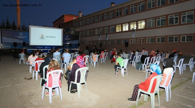 GEZEN SİNEMA TIR'I ESENTEPE MAHALLESİ'NDE