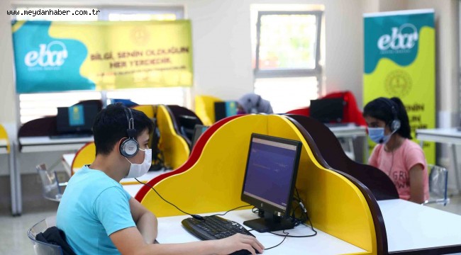 Hasan Nail Canat Bilgi Evi'ndeki destek noktası yoğun ilgi görüyor