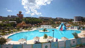 Karabağlar Belediyesi'nin Yüzme Havuzları ve Kafeteryası Bu Yaz da Yoğun İlgi Gördü