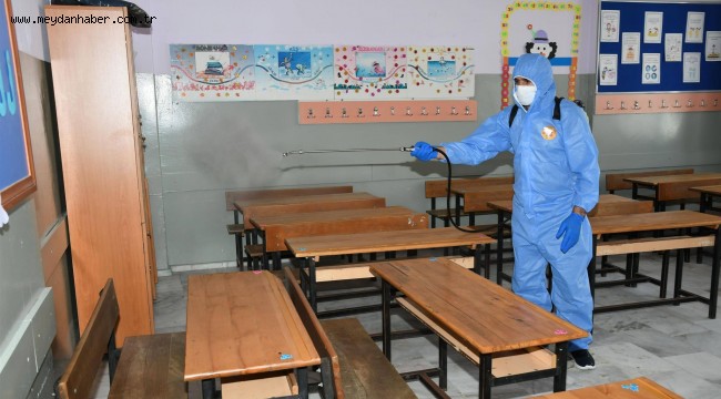 Karabağlar'da okullar dezenfekte ediliyor