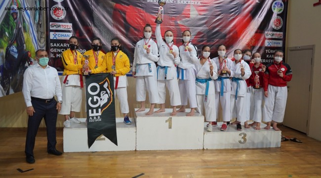 KARATEDE DENİZLİLİ KIZLAR TÜRKİYE ŞAMPİYONU