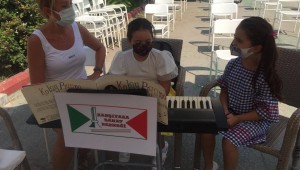 Karşıyaka Sanat Derneği, çocuklara piyano çalmasını öğretecek...