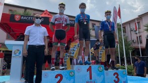 Karşıyakalı bisikletçiler madalyaları topladı!