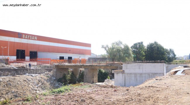 Kartepe'de inşa edilen modern köprü şekillenmeye başladı