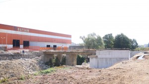 Kartepe'de inşa edilen modern köprü şekillenmeye başladı