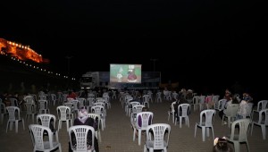 KAYAŞEHİR'DE GEZEN SİNEMA TIRI İLE AÇIK HAVADA SİNEMA KEYFİ