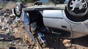 KEMALPAŞA'DA TRAFİK KAZASI: 3 YARALI