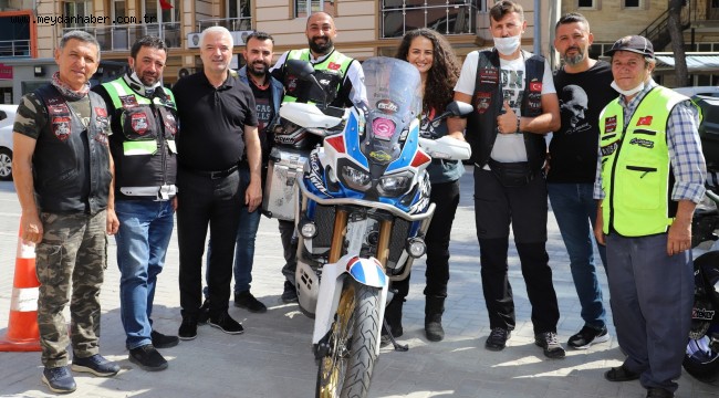 Motosikletiyle Türkiye Turuna Çıkan Kadın Akademisyen Saruhanlı'da