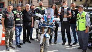 Motosikletiyle Türkiye Turuna Çıkan Kadın Akademisyen Saruhanlı'da