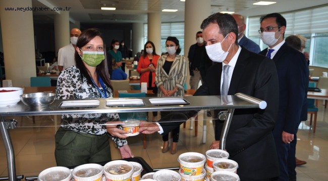 SAĞLIK ÇALIŞANLARINA AŞURE İKRAMI