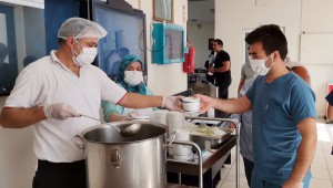 Sağlık Çalışanlarına Aşureler Osmangazi'den