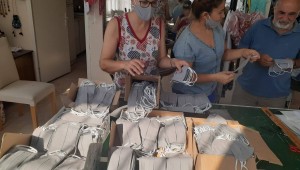 Seferihisar Belediyesi maskesini kendi yapıyor