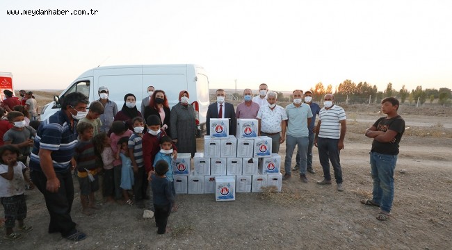 SİNCAN BELEDİYESİNDEN POLATLI'DAKİ TARIM İŞÇİLERİNE YARDIM ELİ