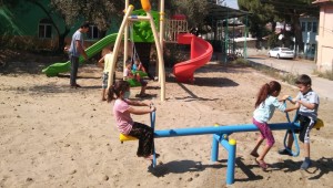 Turgutlu Belediyesinden Akçapınar Mahallesine Yeni Çocuk Oyun Alanı