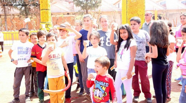 Tütüncü'den ilk teneffüs zilinde öğrencilere portakal suyu 