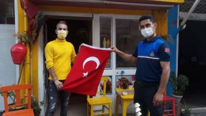 Ahmetli Belediyesi'nden Esnaflara Türk Bayrağı