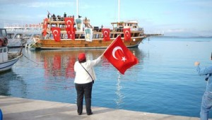 AYVALIK, CUMHURİYET BAYRAMI İÇİN SÜSLENDİ