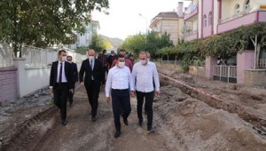 BAŞKAN ARI GÜZELYURT MAHALLESİ'NDEKİ ALTYAPI ÇALIŞMALARINI İNCELEDİ