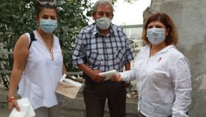 Bayraklı'da 15 bin adet dezenfekte ürünü dağıtıldı