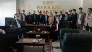 CHP İzmir Milletvekili Kani Beko ve CHP Ankara Milletvekili Yıldırım Kaya;bir dizi temas ve incelemelerde bulunmak için Hakkari'ye gitti