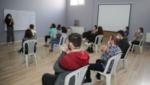 Din görevlisi Polat işaret diliyle engelleri kaldıracak 