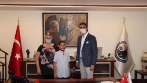 Görme Engelli Çocuğun Sesli Kütüphane Hayali Kartal'da Gerçek Oldu