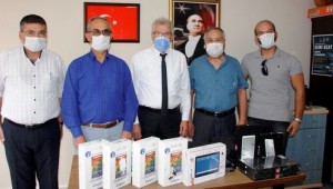 İstanbul'daki Ödemişlilerden tablet ve dizüstü bilgisayar desteği 