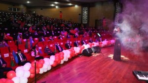 KEÇİÖREN'DE CUMHURİYET COŞKUSU AZERİN KONSERİYLE YAŞANDI