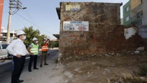 Konak'ta metruk binalar bir bir yıkılıyor!