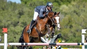 Milli binici Derin Demirsoy İspanya'da birinci oldu